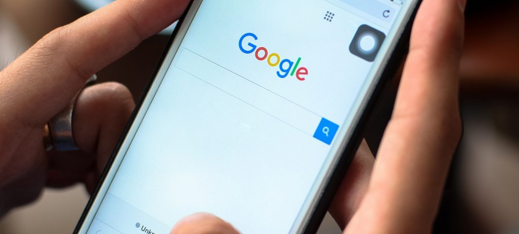 Zadejte toto slovo do vyhledávače Google a dozvíte se pravdu o svém internetu. Polovina Čechů tuto funkci nezná a platí zbytečně víc